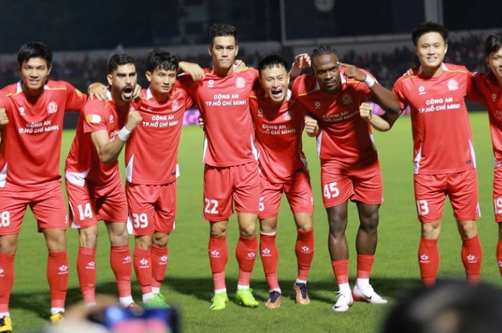 Nhiều nguồn tin khẳng định, tiền vệ Việt kiều Khoa Ngô chuẩn bị gia nhập CLB có tiếng đang thi đấu tại giải V-League. 0000000000000000000000000098888888888888888888888.png