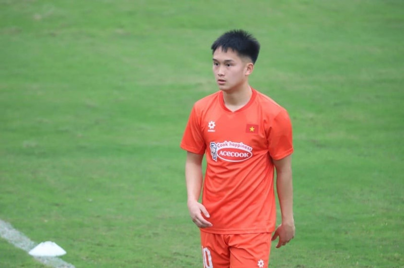 Đó không chỉ là niềm tự hào mà còn là trách nhiệm của tôi với quê hương. Tôi sẽ cố gắng hết sức để được HLV Kim Sang- Sik tin tưởng và trao cơ hội". 4827458516628872928085062903253113348292878n-67d005fc28dc7-1741691438389-1741691443525386355946.jpg