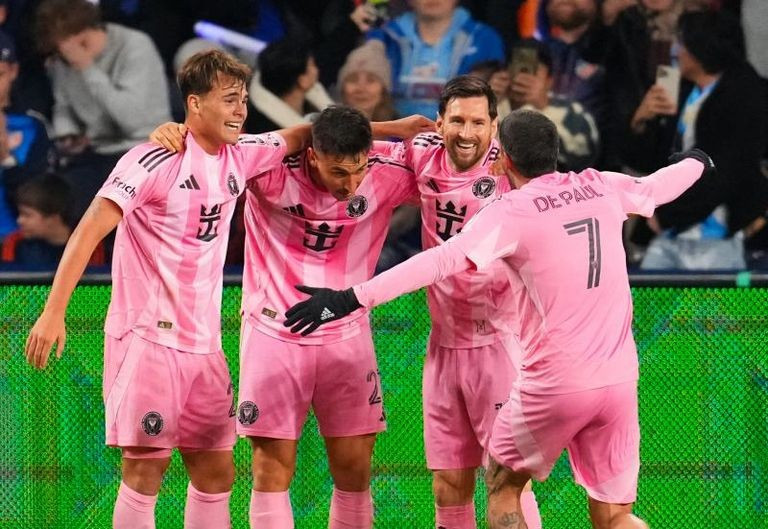 Theo Fichajes và Sky Sports, Inter Miami nghiêm túc cân nhắc chiêu mộ Timo Werner trong giai đoạn tới để nâng cấp đội hình nhằm giữ vững vị thế. inter-miami-messi-074440.jpg