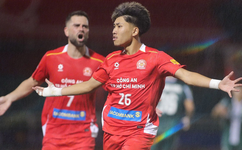 Tiền đạo Việt kiều Khoa Ngô đang nhận được nhiều sự chú ý từ truyền thông Đông Nam Á sau màn trình diễn ấn tượng trong màu áo CLB Công an TPHCM. khoa-ngo-tien-linh.jpg