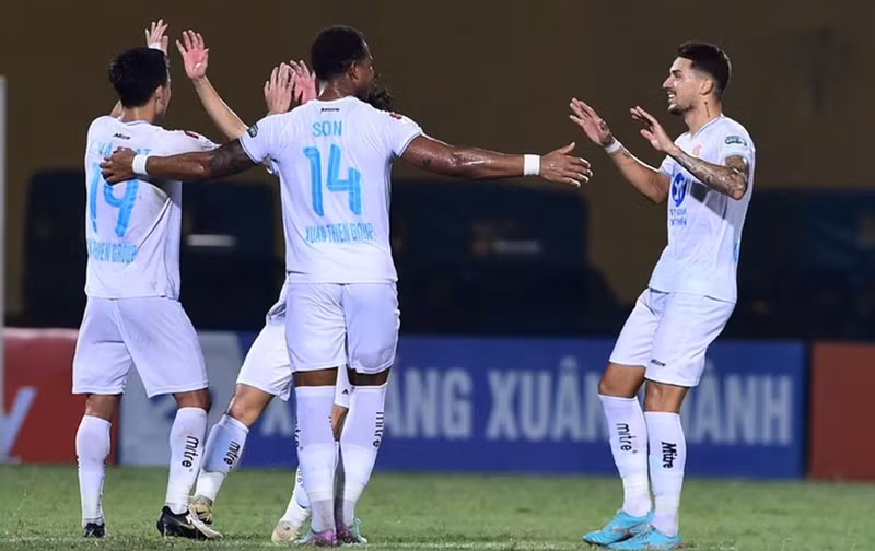 Ngoài ra, một loạt trụ cột phải ngồi ngoài vì chấn thương cũng khiến Nam Định FC không còn là chính mình. untitled-1-20240505081720.jpg