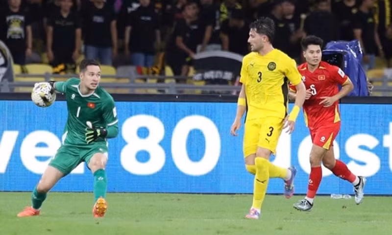 Theo truyền thông Malaysia, Nik Erman, cựu thành viên từng làm việc tại FAM đã tiết lộ rằng FAM đã tìm ra lối thoát trong hồ sơ mà FIFA gửi về vụ 7 cầu thủ nhập tịch bị cấm thi đấu 12 tháng. 37.jpg