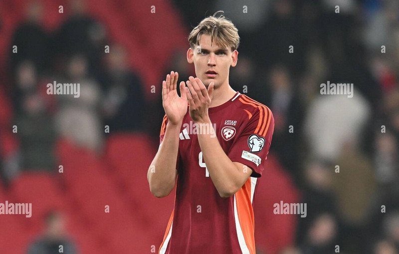 Niks Sliede cao 2,03m. london-on-monday-24th-march-2025-niks-sliede-4-latvia-applauds-fans-after-final-whistle-during-the-fifa-world-cup-2026-group-k-qualifying-match-between-england-and-latvia-at-wembley-stadium-london-on-monday-24th-march-2025-ph.jpg