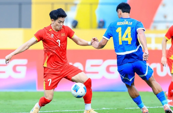 Mười phút sau khi hiệp hai bắt đầu, Xuân Bắc có cơ hội rất thuận lợi trước vòng cấm địa sau đường chuyền của Đình Bắc, nhưng cầu thủ này lại sút bóng đi lên trời. 0000000000000000000000000000.png