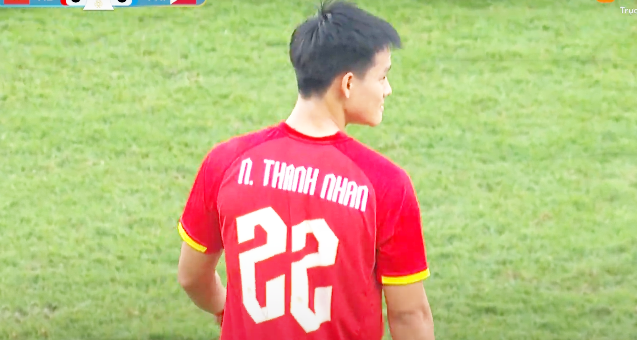 Phút thứ 51, HLV Kim Sang-sik đưa Thanh Nhàn vào sân để tăng cường sức công cho U22 Việt Nam. 0000000000000000000000.png