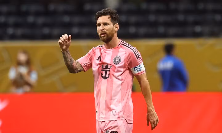 Sau 2 năm gắn bó với Câu lạc bộ Inter Miami, từ ngày 13/7/2023, tiền đạo người Argentina bỏ túi khoảng 34,3 triệu bảng. messi-2-18084334.jpg
