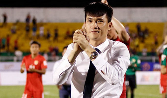 Vào ngày 26 tháng 10 năm 2008, Công Vinh chính thức ký hợp đồng với Hà Nội T&T với khoản tiền kỷ lục 8 tỷ đồng cùng mức lương không dưới 40 triệu đồng một tháng. le-cong-vinh-bia-2.jpg