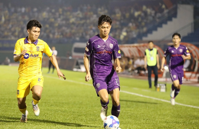 Ở V-League, Vĩ Hào cũng thường xuyên được sử dụng, nhờ có nền tảng thể lực tốt, tốc độ cao và khả năng dứt điểm khá ấn tượng. 0000000000000000999999999999999999.png