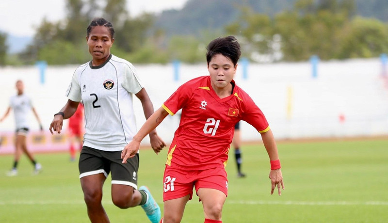 Phút thứ 9, Hải Yến và Thái Thảo liên tục đe dọa khung thành Indonesia nhưng chưa có bàn mở tỷ số cho các học trò HLV Mai Đức Chung. 597122907-1093724116063472-680560848900409821-n-2023.jpg