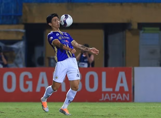 Mức giá 325.000 euro của Lenn-Minh Trần thậm chí cao hơn khá nhiều so với Đoàn Văn Hậu của đội tuyển Việt Nam. d9b03b7befe84ee48ea53b52475ed389.jpg