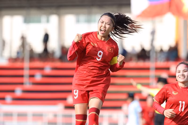 Huỳnh Như cũng là Vua phá lưới Giải bóng đá nữ vô địch quốc gia các năm 2013, 2016, 2017, 2021, 2022. vna-potal-sea-games-32-huynh-nhu-mo-ty-so-nu-viet-nam-dan-truoc-nu-myanmar-10-6716784.jpg