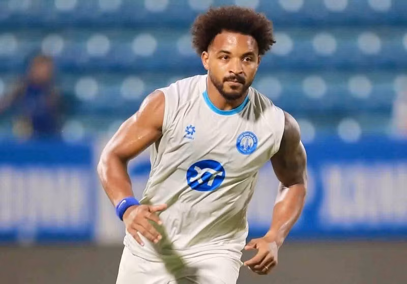 Tôi biết là thứ hạng của chúng tôi hiện tại không thực sự tốt. Tuy nhiên Nam Định FC sẽ luôn luôn chiến đấu, luôn luôn cố gắng trong từng trận đấu". xuan-son-1761700180135.jpg