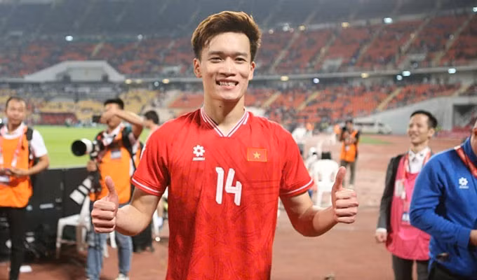 Tờ MakanBola nhấn mạnh thêm: “Tiền vệ trụ cột Nguyễn Hoàng Đức hiện đang đứng thứ 5 trong danh sách ghi bàn với 6 bàn sau 15 trận, trở thành cầu thủ có hiệu suất tốt nhất của đội tuyển ở mùa giải này". image-1.jpg