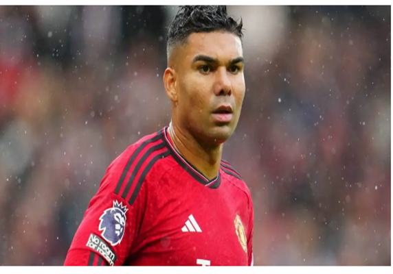 Ngoài ra, tiền vệ Casemiro cũng không thể cùng các đồng đội có chuyến hành quân tới sân Villa Park do án treo giò vì thẻ phạt. 999999988888.png