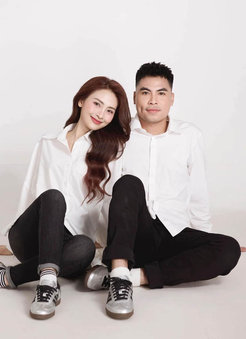 Trong khi đó, Đức Huy sinh năm 1995, hiện thi đấu ở vị trí tiền vệ cho câu lạc bộ Quy Nhơn Bình Định. static-imagesvnncdnnet-vps-images-publish-000001-000003-2025-3-15-huyentrang8-29192.jpg