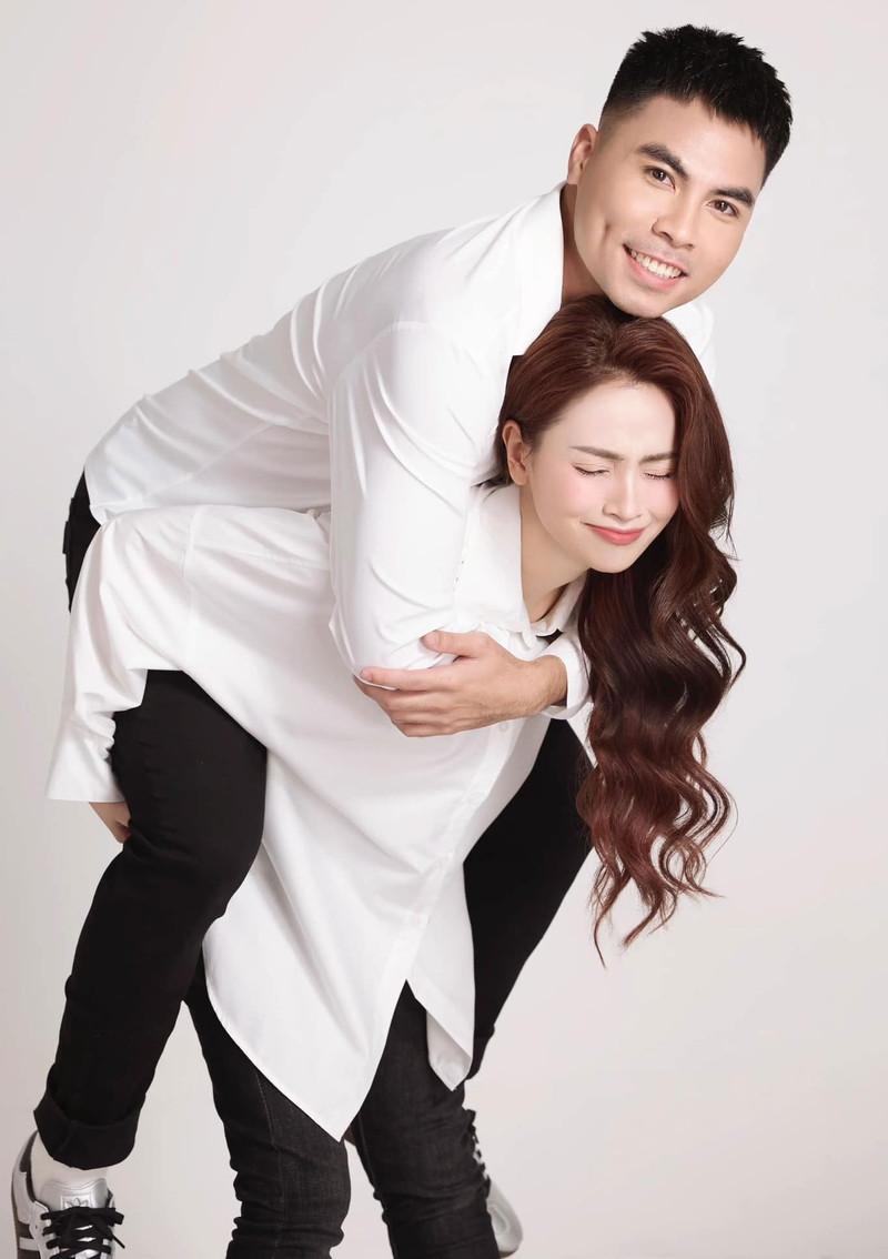 Hiện đôi bạn trẻ chưa tiết lộ kế hoạch cưới xin khiến fan hâm mộ có phần sốt ruột. static-imagesvnncdnnet-vps-images-publish-000001-000003-2025-3-15-huyentrang2-29196.jpg