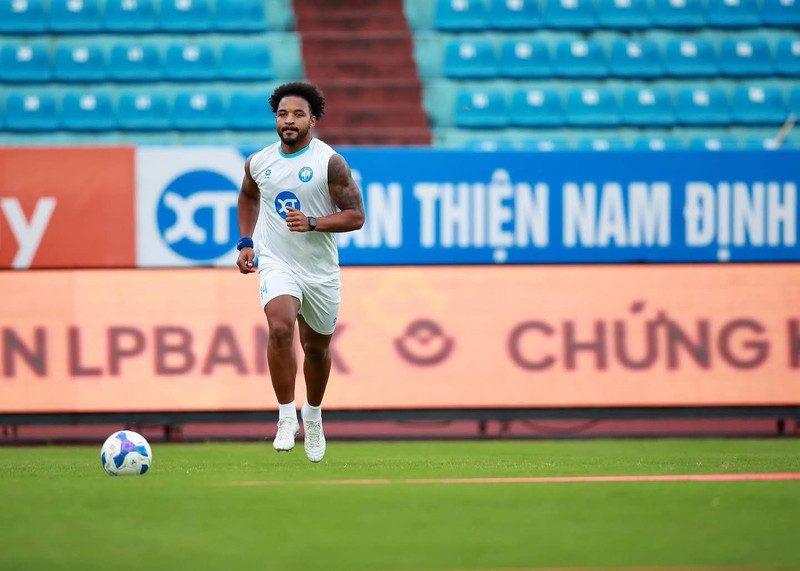 Sau gần 1 năm phải nghỉ thi đấu vì chấn thương, tiền đạo Nguyễn Xuân Son đã hoàn toàn bình phục chấn thương và sẵn sàng tái xuất sân cỏ. nguyen-xuan-son-01-1450.jpg