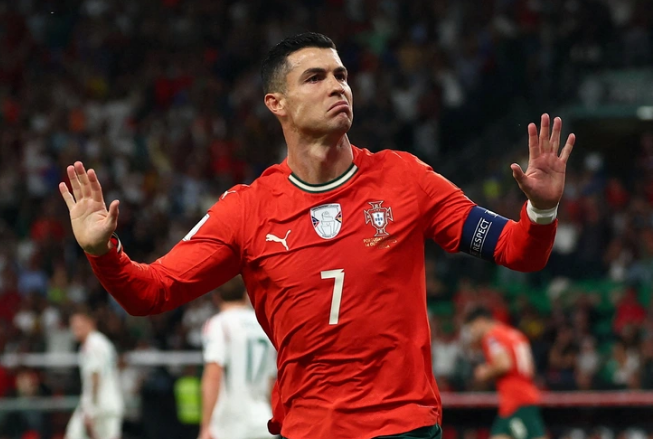 Cristiano Ronaldo chưa từng vào chung kết và chưa một lần đoạt cúp giải thế giới cùng Bồ Đào Nha. 99988877.png