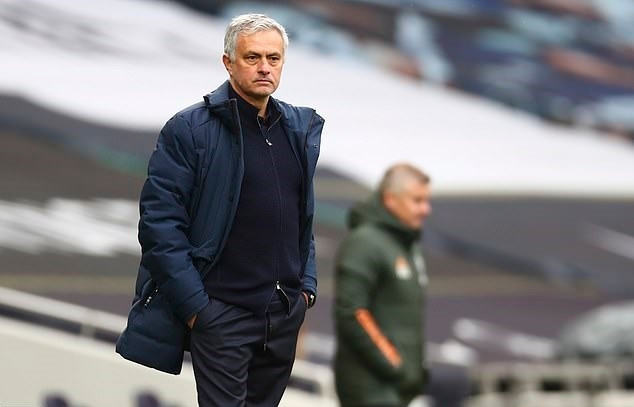 12042021-mourinho-tottenham-1.jpg