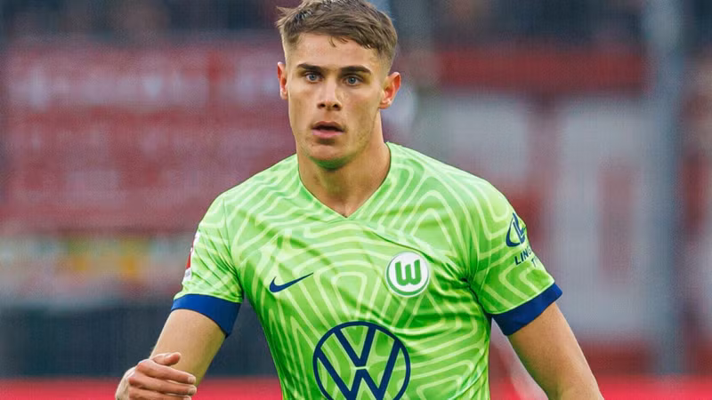 Những ngày qua, cộng đồng người hâm mộ Man United chao đảo trước thông tin đội bóng đang nhắm tới trung vệ tốc độ Micky van de Ven của Tottenham Hotspur. e0365dmcom-23-07-2048x1152-skysports-wolfsburg-micky-van-de-ven-6206780.jpg