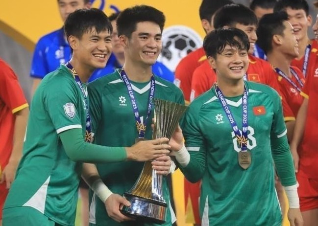 Bước vào V-League 2025/26, Hoàng Anh Gia Lai đăng ký 3 thủ môn gồm Trần Trung Kiên, Huỳnh Trần Bảo Duy và Nguyễn Vũ Khang. img-1ac969bb.jpg