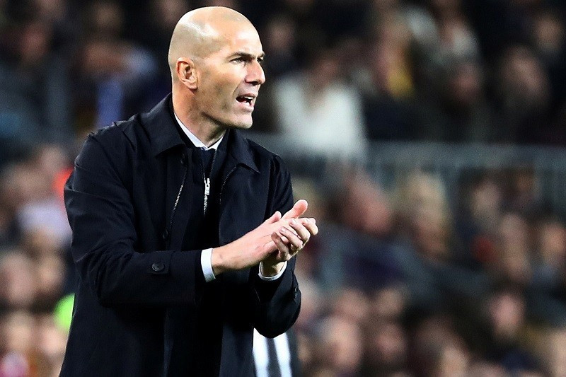 Ngoài ra, Zidane cũng giành 2 FIFA Club World Cup, 2 Siêu cúp châu Âu, 2 danh hiệu La Liga và 2 Siêu cúp Tây Ban Nha cùng đội bóng Hoàng Gia Tây Ban Nha. zinedine-zidane-1696988572.jpg