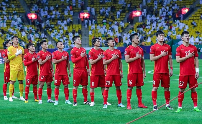 Điều này khác với AFF Cup trước khi khi nhiều đội bóng không có được lực lượng mạnh nhất khi các đội bóng trong nước không chịu để cầu thủ lên tuyển. bo-truong-nguyen-van-hung-chuc-dt-viet-nam-thi-dau-dat-ket-qua-tot-truoc-dt-australia.jpg