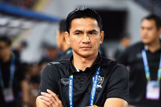 Kiatisak là một trong những huyền thoại bóng đá Thái Lan — cả trên sân và trên băng ghế huấn luyện. 66.jpg