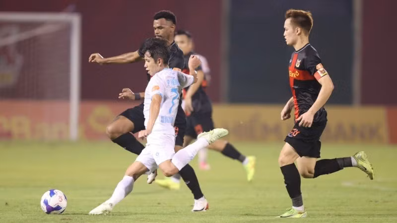 Gần nhất, đội bóng thành Nam để thua cách biệt 0-2 trước đội bóng cùng thành phố Ninh Bình FC. image-1.jpg