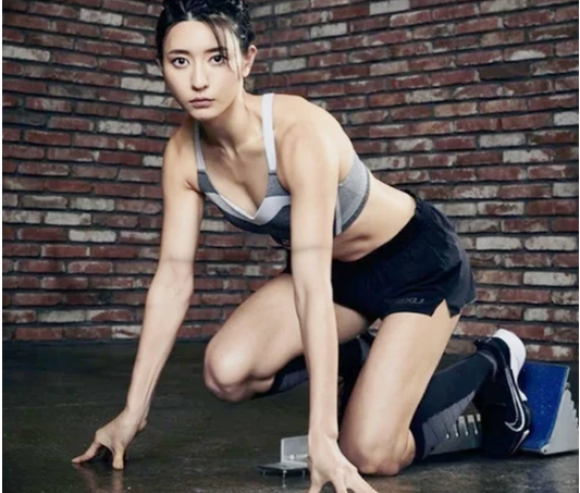 Kim Ji Eun sinh năm 1992, VĐV chuyên chạy 400m vượt rào nổi tiếng ở xứ kim chi. 6.png