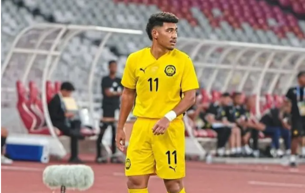 Cụ thể, tiền đạo chủ lực Aliff Izwan Yuslan đã hội quân khi HLV trưởng Nafuzi Zain đã thành công thuyết phục được Selangor FC nhả người dù CLB này vẫn đang bận thi đấu ở Cúp C2 châu Á. 0000000000.png