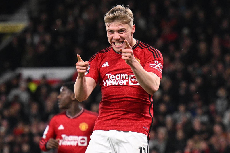 Trong một diễn biến khác, Báo chí Anh tin rằng Man United sẵn sàng bán đứt tiền đạo Rasmus Hojlund cho Napoli ngay trong tháng 1/2026. hojlund1200-143007avatar.jpg