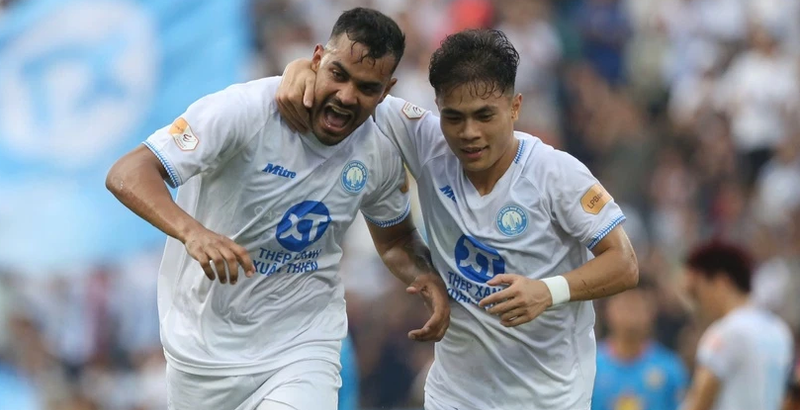 Việc CLB Nam Định vô địch V-League vào năm 2023/24 là một bước tiến lớn, bởi sau nhiều năm họ mới có lại danh hiệu vô địch quốc gia. 09987.png