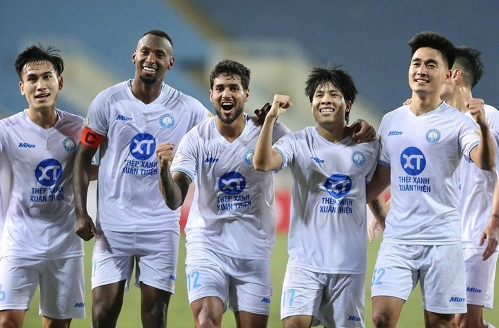 Năm 1985 Nam Định lần đầu V-League lần đầu (lúc này đội mang tên Công nghiệp Hà Nam Ninh). z6362079040536-8002e92e34ecbd45056159e1ca8e440b.jpg