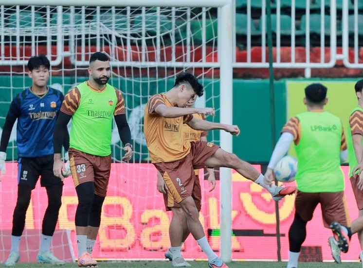 Điều đó cho thấy, đội bóng phố Núi dường như đã chính thức chấm dứt hợp tác với ngân hàng LPBank. hagl-01-1544.jpg