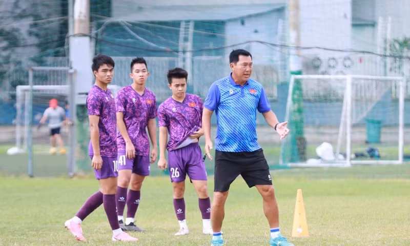 Trước đó, U18 Việt Nam đã có hơn 3 tuần tập luyện tại Trung tâm đào tạo bóng đá trẻ Việt Nam kể từ ngày 25/8 dưới sự dẫn dắt của HLV người Nhật Bản Yutaka Ikeuchi. img-3281-960x576.jpg