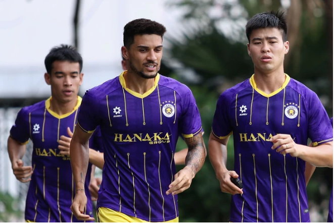 “Đây thực sự là 1 nơi đặc biệt. Tôi đã có 3 mùa giải rất hạnh phúc tại đây. Nhưng bây giờ là một hành trình mới, 1 khoảnh khắc khác, và tôi đang rất háo hức”, Đỗ Hoàng Hên chia sẻ với truyền thông. 99998888777.png