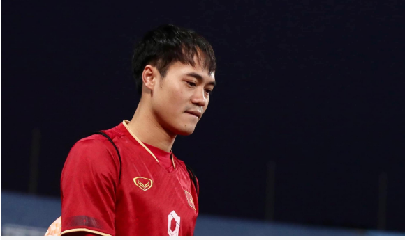 Đây là lần đầu tiên sau nhiều năm, Văn Toàn rơi xuống dưới mức 300 nghìn euro, vốn luôn là mốc định giá quen thuộc của tiền vệ này. 00998877776.png