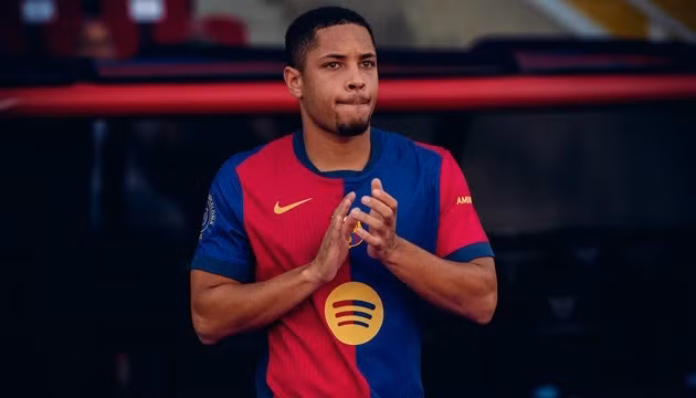 Cùng thời điểm, MU đang theo dõi sát sao Vitor Roque, người đang sở hữu phong độ ấn tượng với 17 bàn và 5 kiến tạo ở mùa giải đầu tiên. 20251104-120735-twd6bub2.jpg