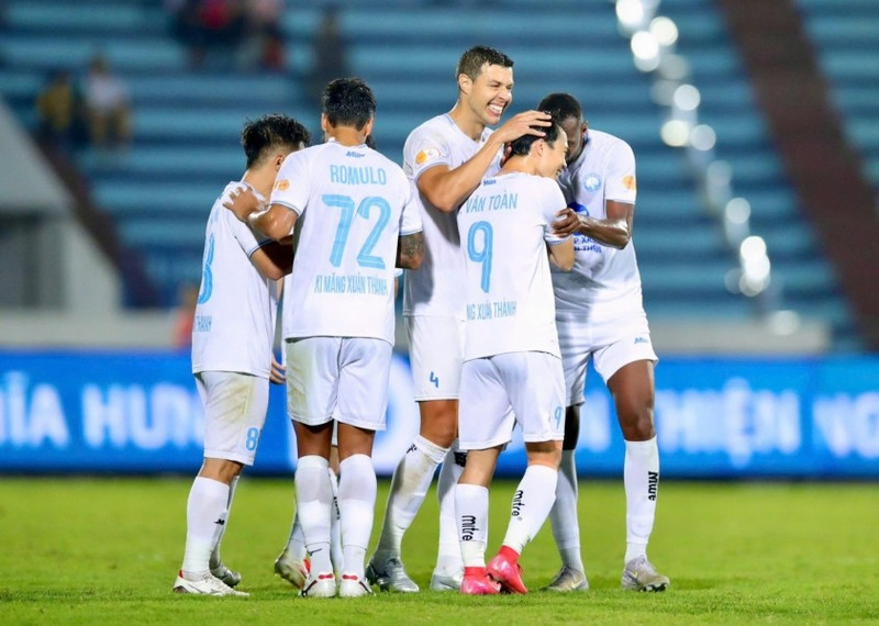 Văn Toàn góp công lớn vào thành công của tuyển Việt Nam với 2 chức vô địch AFF Cup 2018 và 2024. Trong màu áo Nam Định, Văn Toàn sở hữu 2 danh hiệu V-League và 1 Siêu cúp Quốc gia. 489297115-1293753555625861-3157603813477442545-n-67f29ab270881.jpg