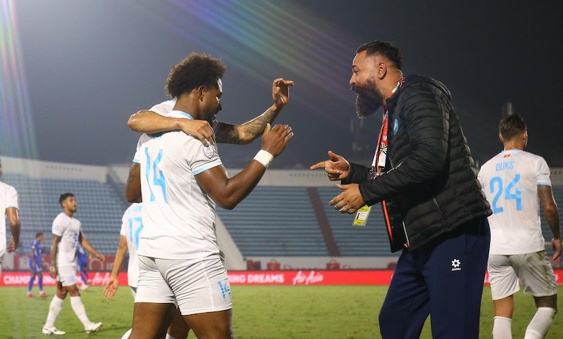 Xuân Son cũng ghi 2 bàn thắng trong chiến thắng 4-1 của Thép Xanh Nam Định trước Bangkok United cũng ở vòng bảng Cúp C1 Đông Nam Á. xuan-son-1.jpg