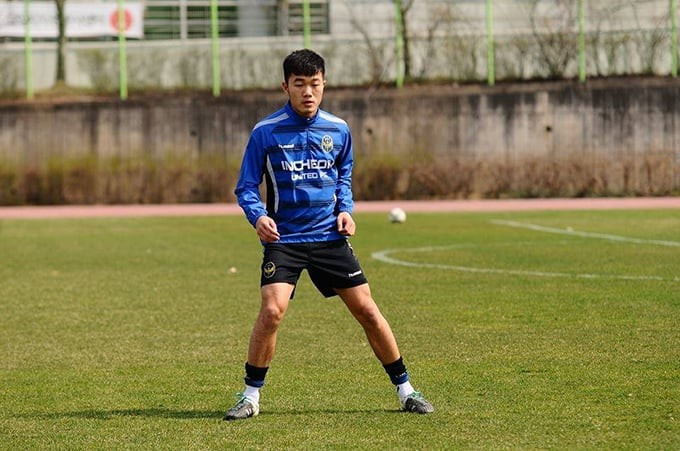 Ngày 28 tháng 12 năm 2015, Xuân Trường chuyển sang thi đấu cho câu lạc bộ Hàn Quốc Incheon United, tại K League Classic, theo diện cho mượn trong 2 năm với mức phí được cho là khoảng 300.000 USD/mùa. luong-xuan-truong-01-17378555524451409234976.jpg