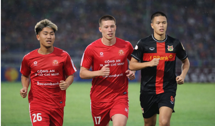 Đó là các tiền vệ Trần Thành Trung (2005, Ninh Bình FC), tiền vệ cánh Khoa Ngô (2006, CLB Công an TPHCM) và tiền đạo Lee Williams (2007, CLB Công an TPHCM). 00000000000000.png