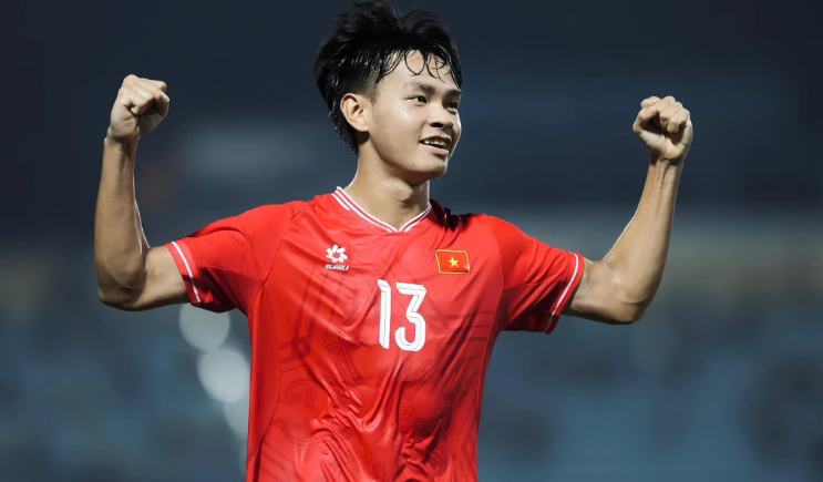 Vĩ Hào từng lỡ hẹn SEA Games, nhưng lại xuất hiện đúng thời điểm U23 Việt Nam bước ra sân chơi châu lục. 999999999999998888888888888888.png