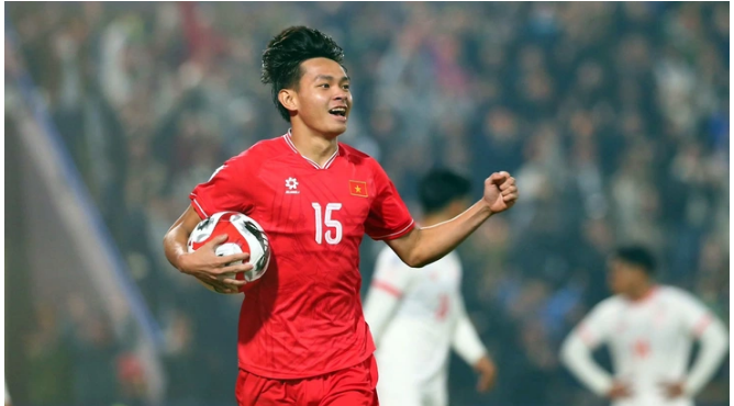 Vĩ Hào không phải cây săn bàn bùng nổ, nhưng hoạt động rộng, pressing liên tục và có sở trường kéo giãn hàng thủ đối phương để đồng đội có cơ hội lập công. 99999999988888888888888888.png