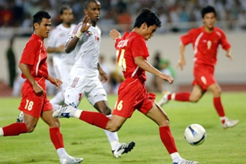 Asian Cup 2007 (Việt Nam là đồng chủ nhà) đã thắng UAE 2-0, hòa Qatar 1-1, thua Nhật Bản 1-4, đứng nhì bảng và đoạt vé vào tứ kết. 95612a0a5e858d.jpg
