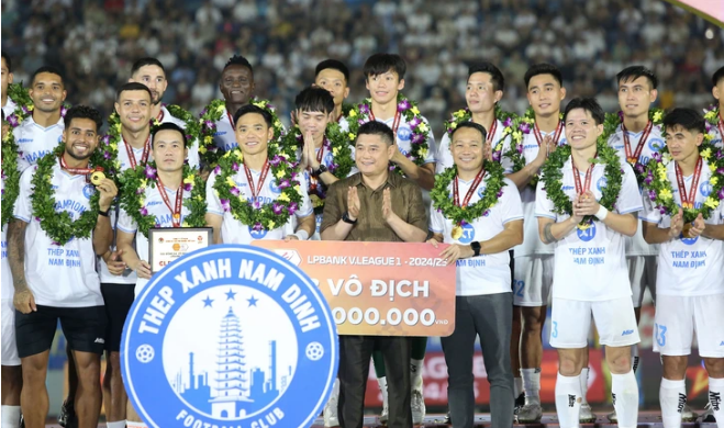 Nam Định Vô địch quốc gia (V-League / Giải hạng cao nhất của bóng đá Việt Nam) 3 lần vô địch. 09988877.png