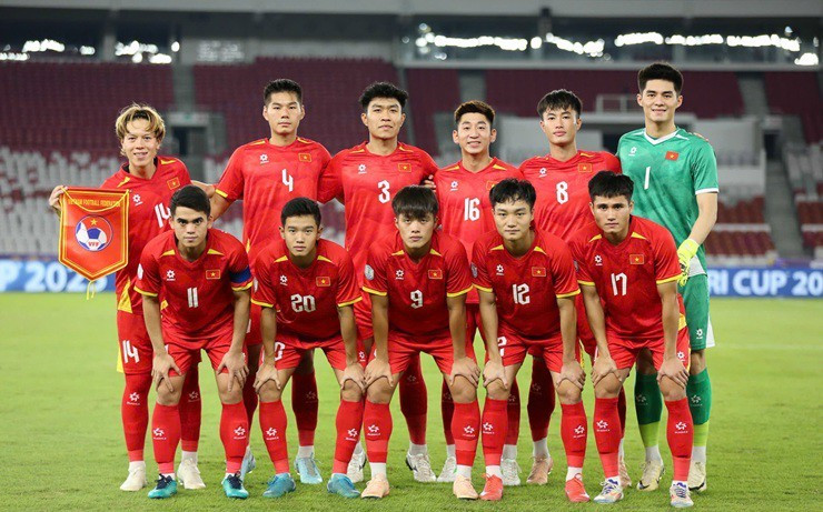 Hai đội bóng dẫn đầu mỗi bảng của U23 châu Á 2026 sẽ giành quyền lọt vào vòng tứ kết. so-gang-gia-tri-doi-hinh-u23-viet-nam-va-u23-indonesia-truoc-tran-chung-ket-u23-dong-nam-a-2025-u23-viet-nam-1753671379-76-width740height461.jpg