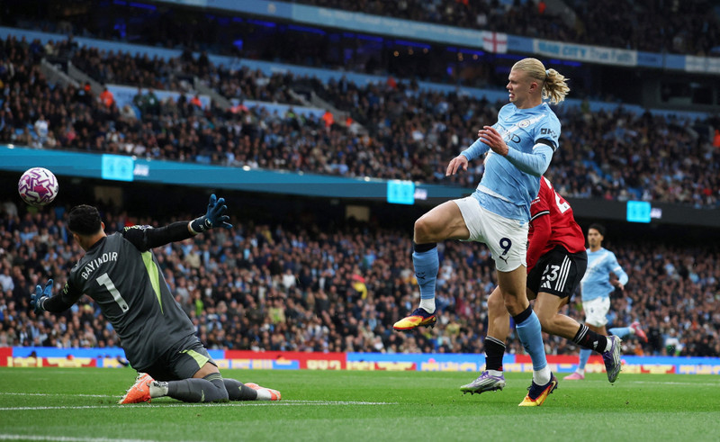 Lúc này, Haaland đang trên đường phá kỷ lục để trở thành cầu thủ đạt 100 bàn nhanh nhất lịch sử Ngoại hạng Anh - vượt qua cột mốc 124 trận của Alan Shearer. 4af108385873444ba5814a4ac752b410.jpg