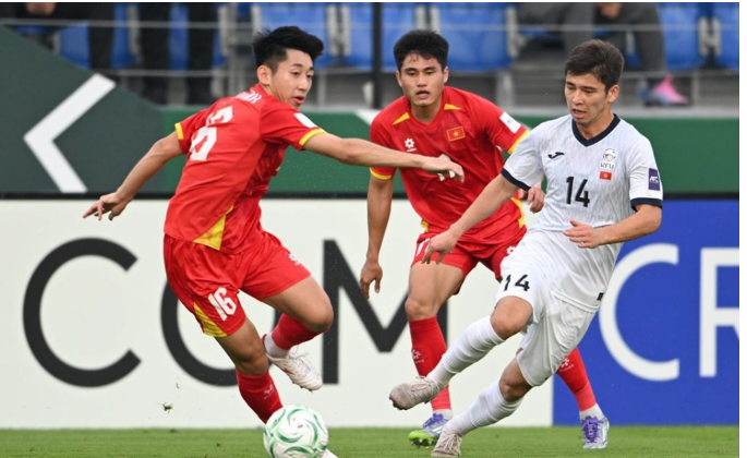 U23 Việt Nam sau khi có bàn mở tỷ số đã để U23 Kyrgyzstan gỡ hòa trong hiệp 1. Sau đó hai đội tạo ra thế trận giằng co đầy hấp dẫn. 00000000000000000000000.png
